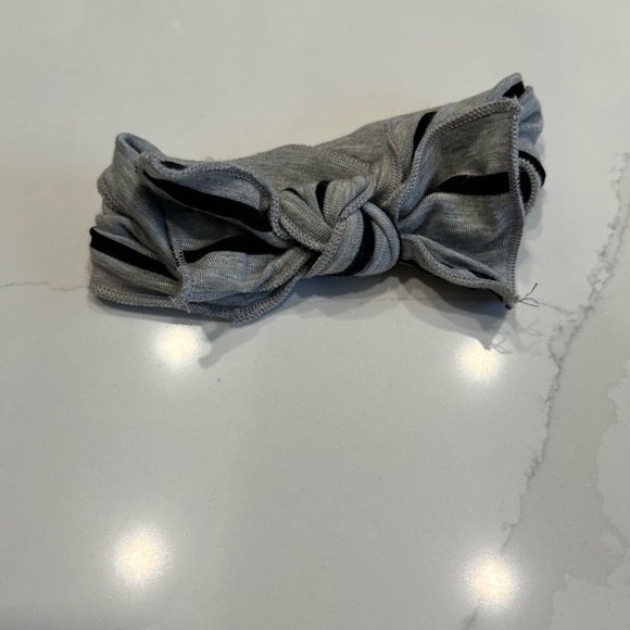 Other - NWT- Handmade grey and black girls headband